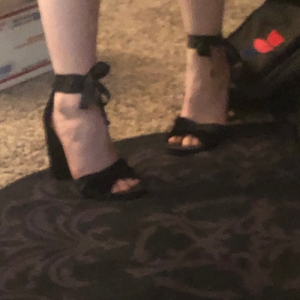 Steve Madden velvet heels ribbon ties :) - Picture 3 of 8